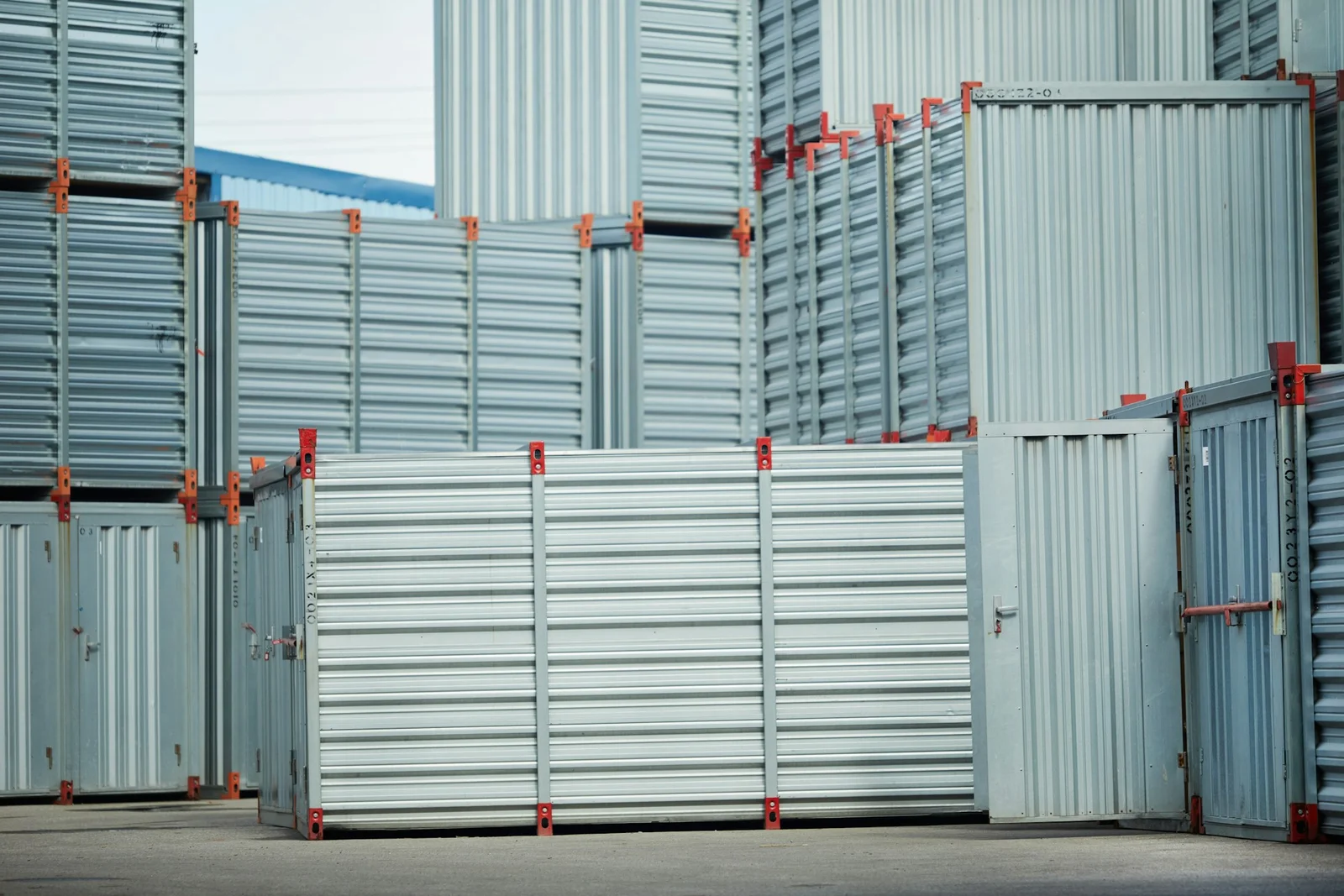 When Does a Business Need a Drop Trailer for Pallets?