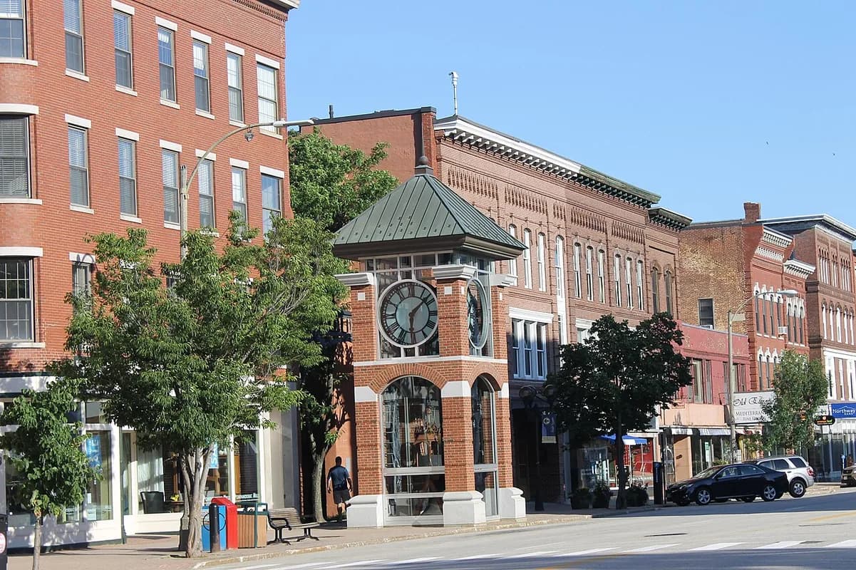 Downtown Main Street near the capitol with clock kiosk in Concord, New Hampshire