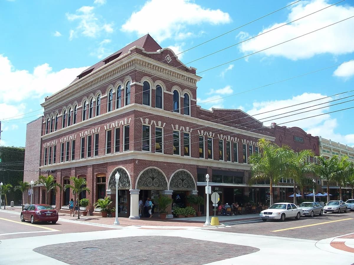Historic downtown building and street in Fort Myers, Florida