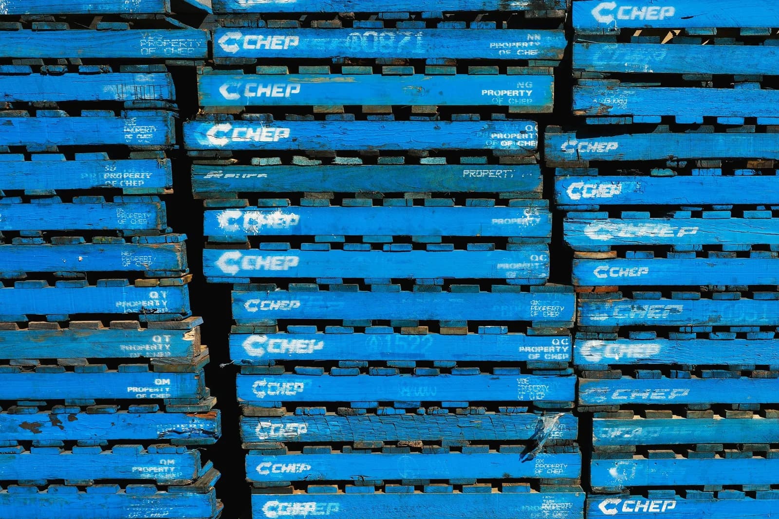 Pallet Pick Up Solutions for Manufacturing Facilities
