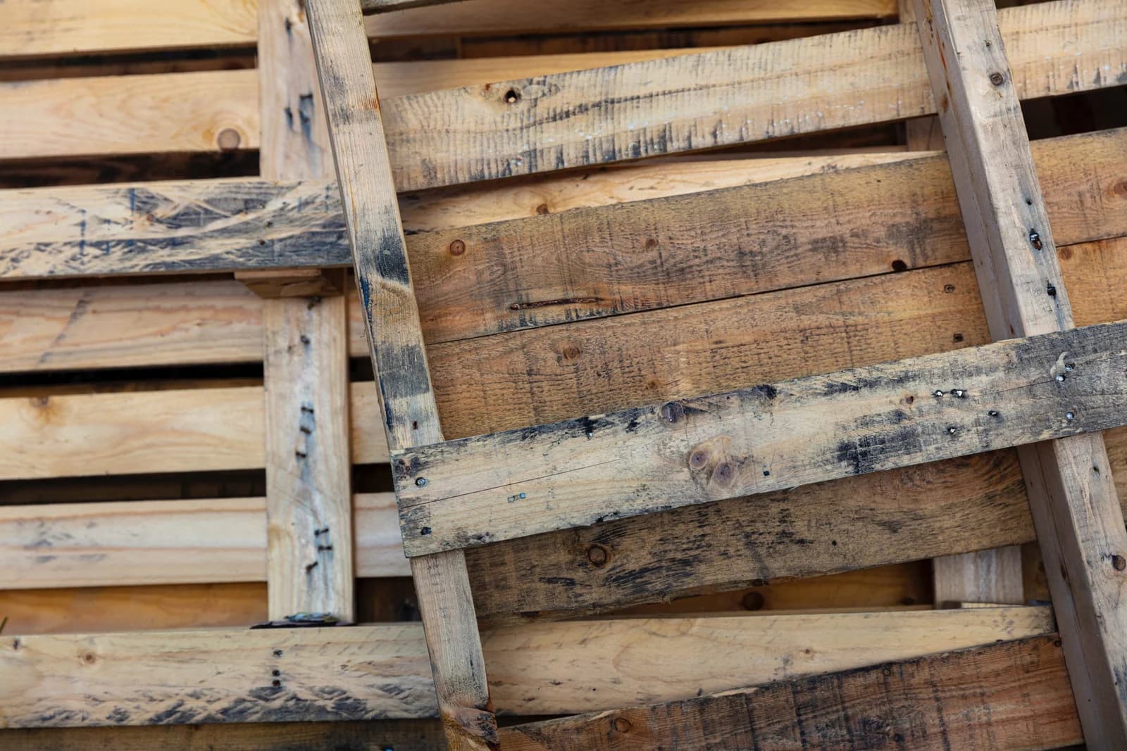 Wood Pallet Supplier: Efficiency & Sustainability in Business