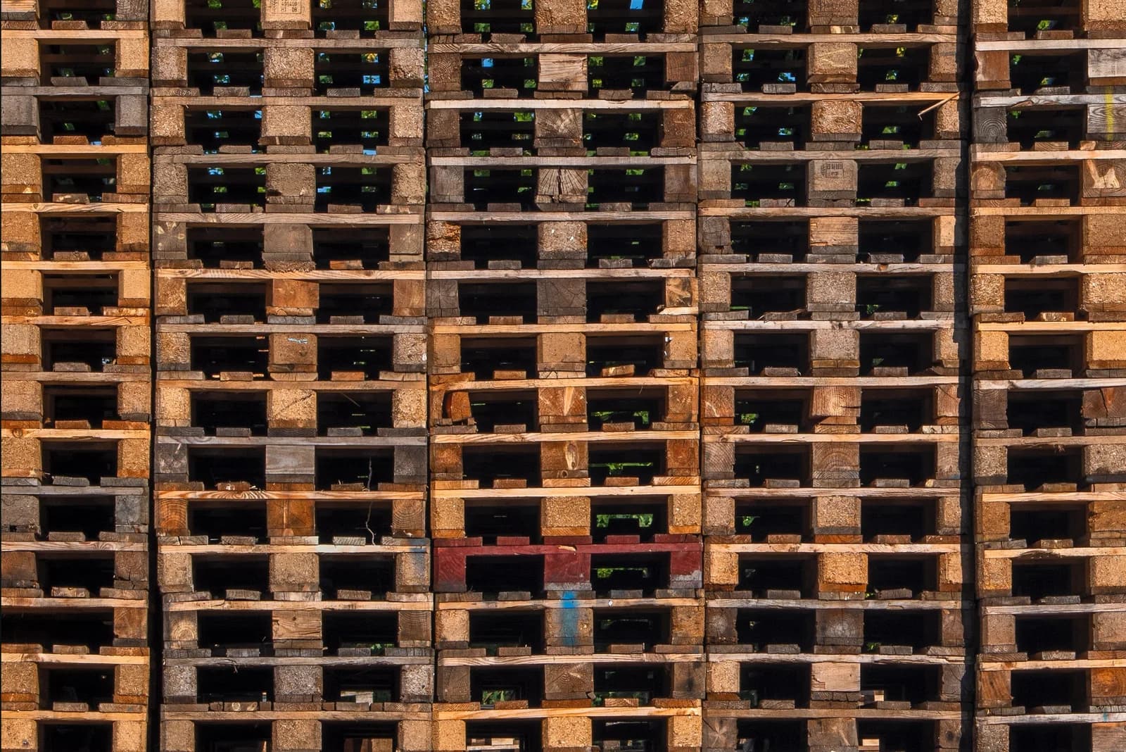 Pallet Storage: Optimizing Warehouse Efficiency with Used Pallets