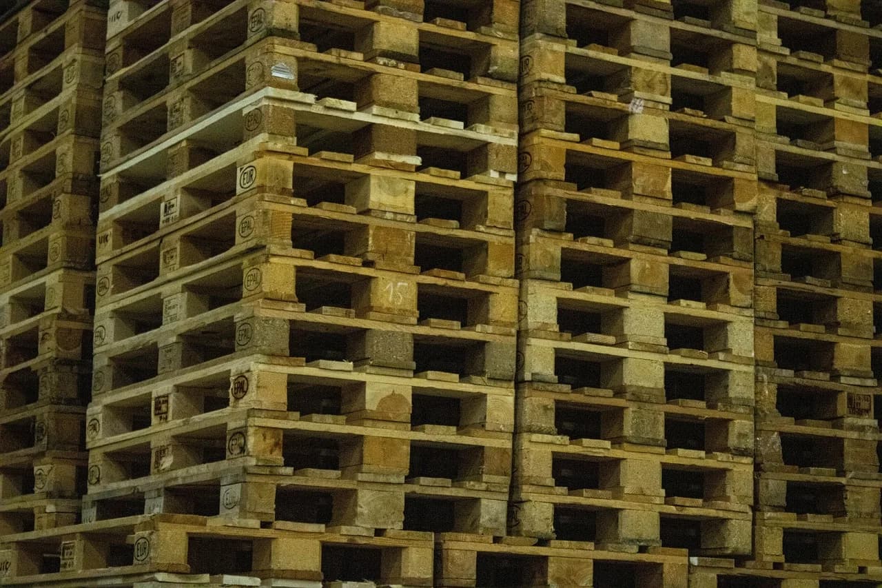 Buy Wooden Pallets: Checklist for Price, Quality & Delivery